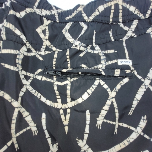 Scotch and Soda Mid-length Black and Cream Tribal printed Swim Shorts Size M - Picture 4 of 16